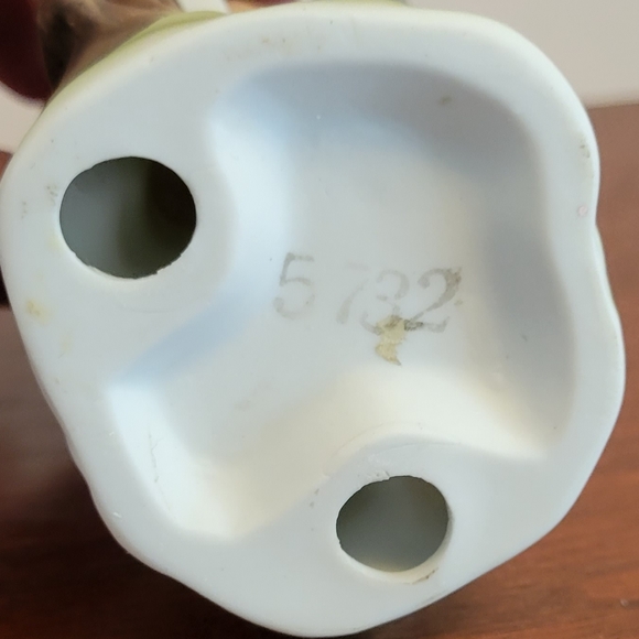 Vintage Girl With Watering Can Porcelain Figurine - Picture 6 of 6